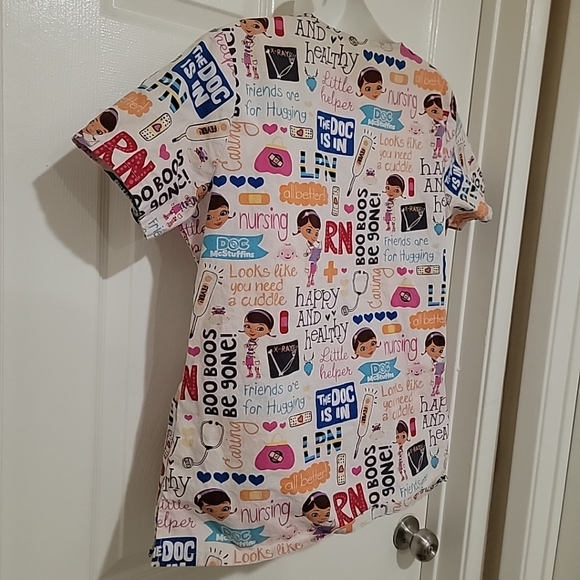 Disney Women’s Scrub Top Doc McStuffins Shirt Nursing Size Medium - Picture 7 of 7